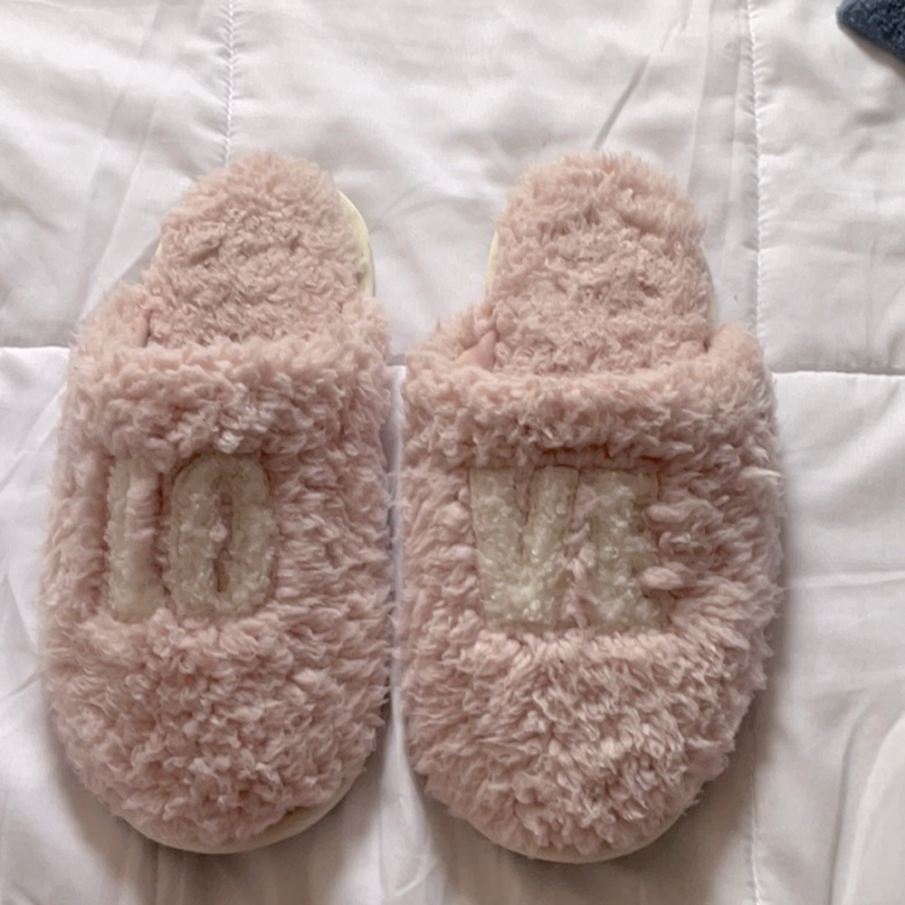 Love Slippers. Pink, Size 8 In Women’s.